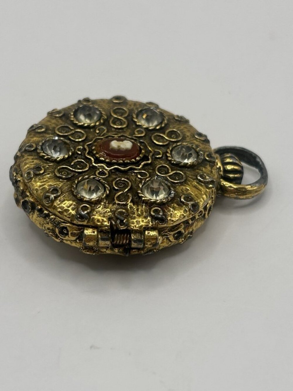 Vintage Mary Chess "Tapestry” Solid Perfume Compact Locket Original tag Cameo - Picture 12 of 16